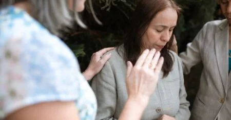 Como liderar um círculo de oração na igreja: dicas práticas e inspiradoras