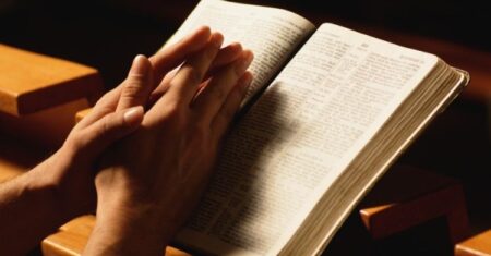 10 Versículos Bíblicos sobre o Chamado para Servir a Deus