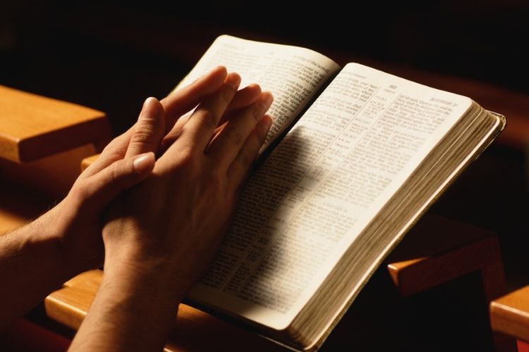10 Versículos Bíblicos sobre o Chamado para Servir a Deus