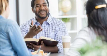 Como estudar a Bíblia em profundidade: 10 estratégias e técnicas