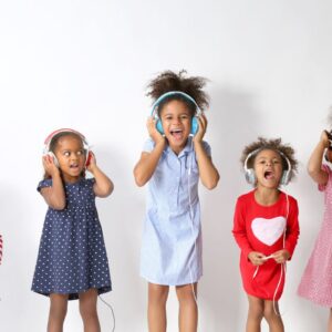 As 5 melhores músicas gospel infantil para as crianças louvarem