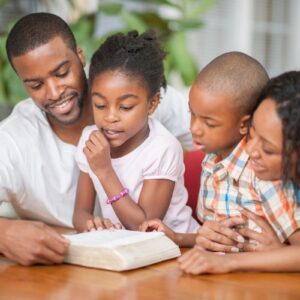 15 Versículos Fáceis de Memorizar que Devem ser Ensinados às Crianças