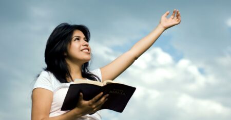 15 Belos Salmos de Louvor e Adoração à Deus