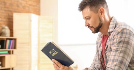 Homem Valoroso: 8 Versículos Bíblicos sobre masculinidade