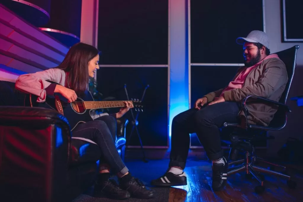Trabalhe com outros músicos - compor louvores evangélicos