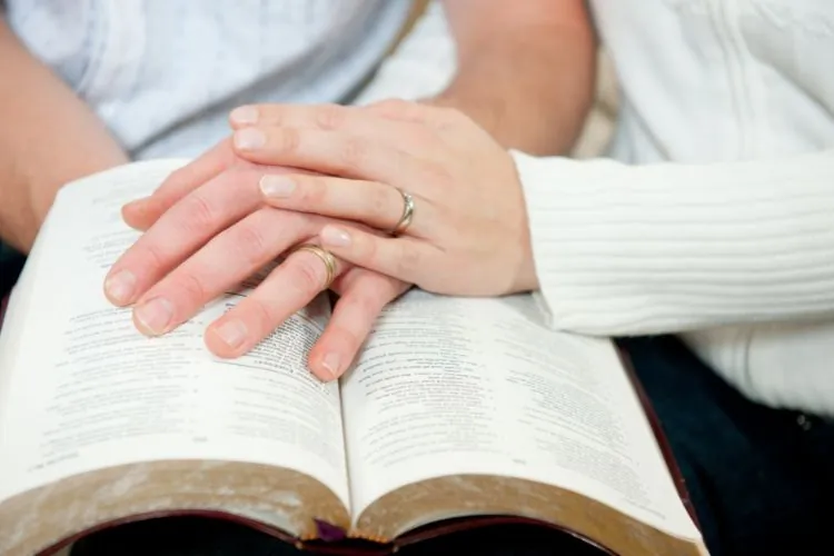 Eclesiastes 9-9 versículo casamento